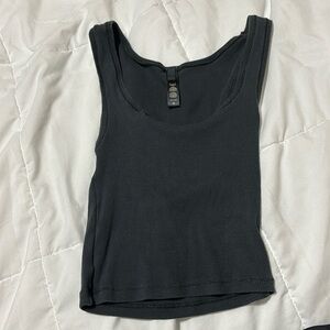 Skims ribbed tank